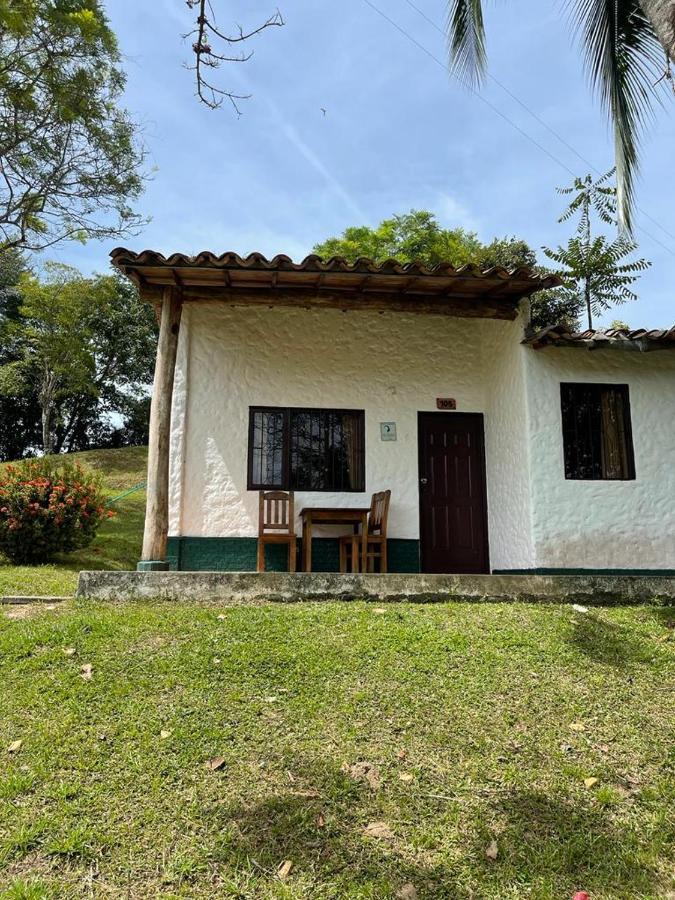Hotel Candilejas Puerto Berrio Экстерьер фото