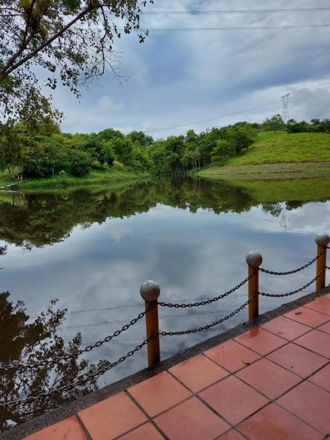 Hotel Candilejas Puerto Berrio Экстерьер фото